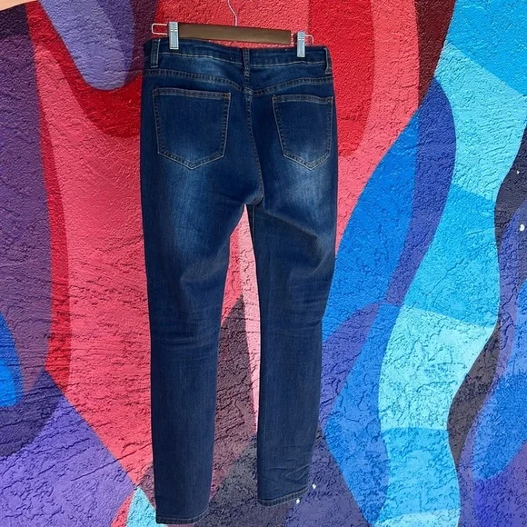 Woman’s Angel Kiss Los Angeles skinny jeans - Picture 2 of 3